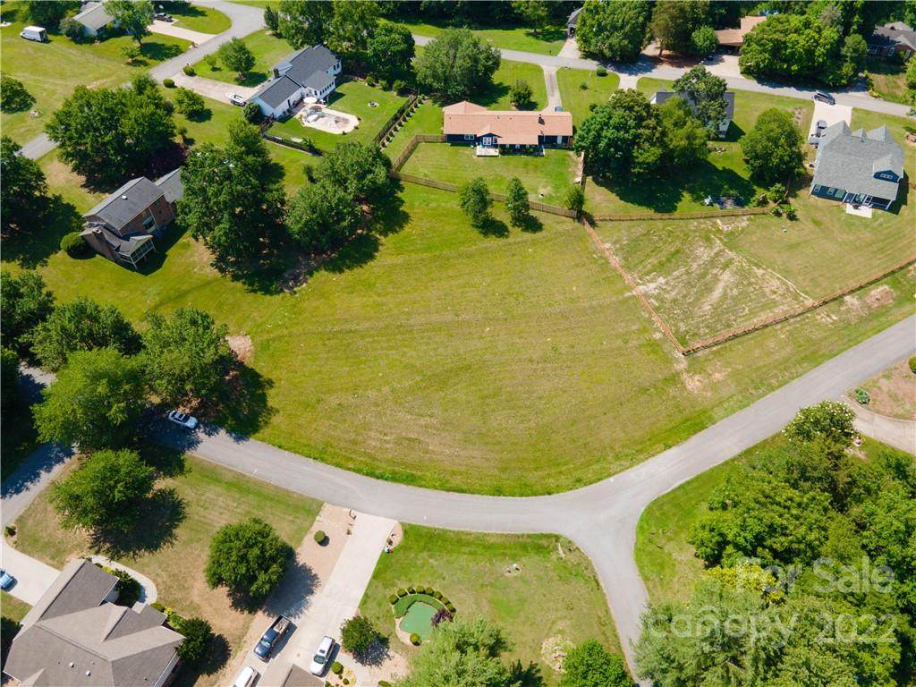 115 Starmount Drive - Photo 1