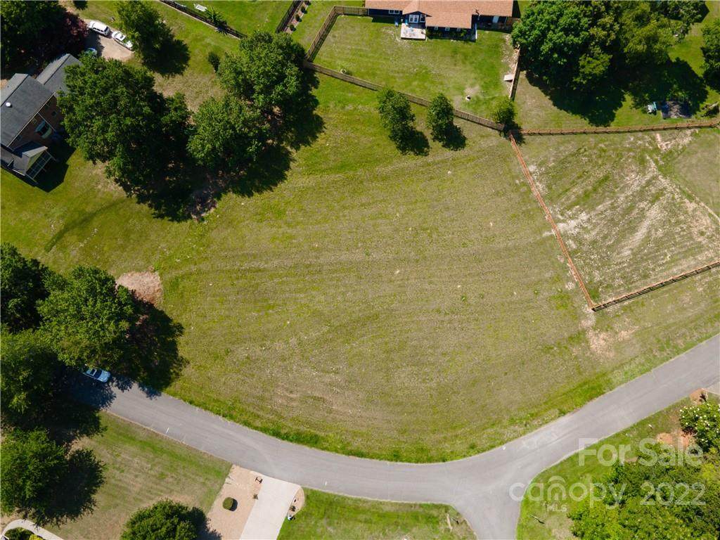 117 Starmount Drive - Photo 1