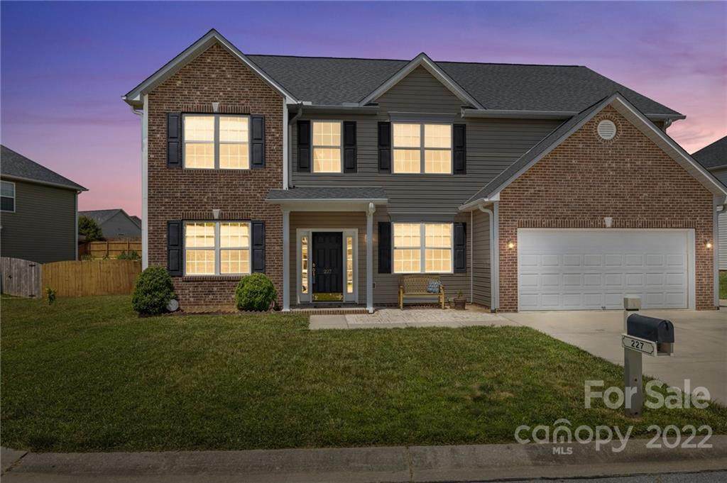 227 Roanoke Road - Photo 1