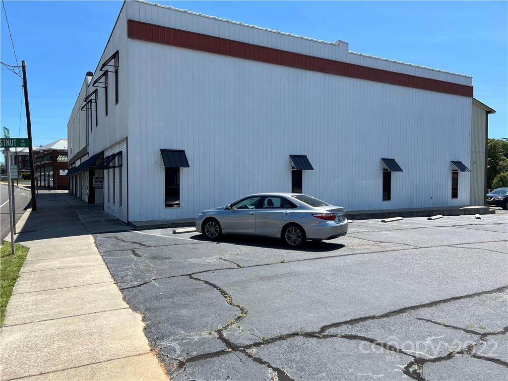 909 Main Street - Photo 1