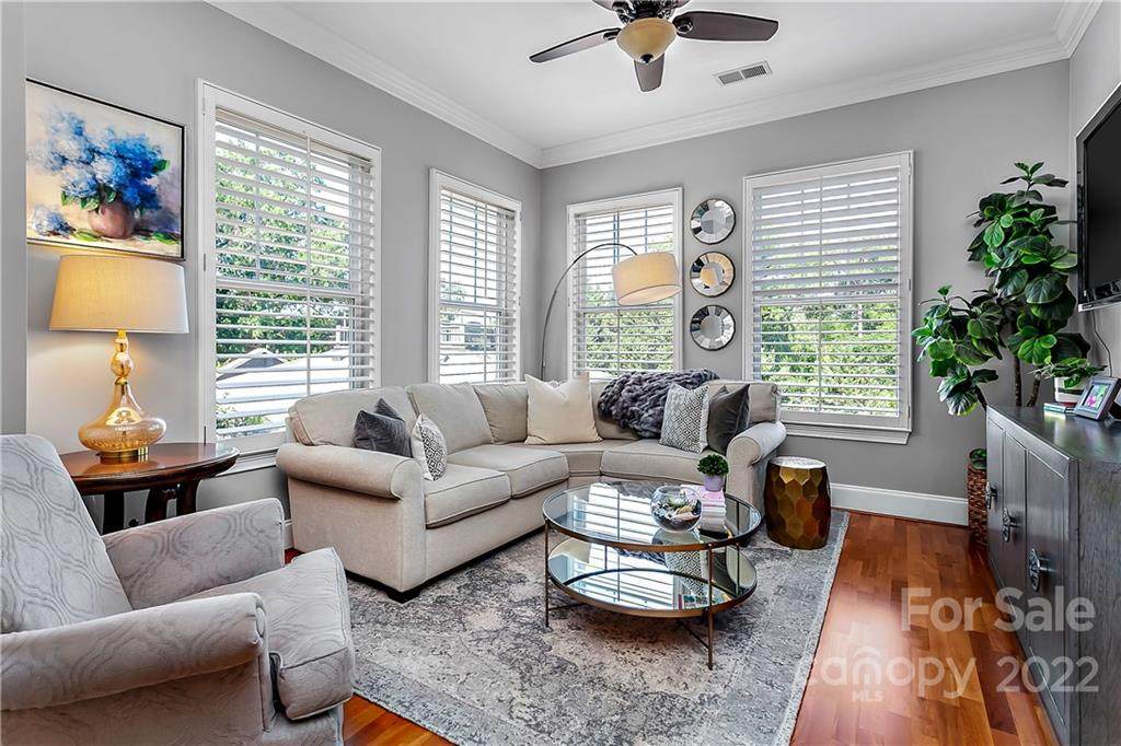 2992 Selwyn Avenue - Photo 1