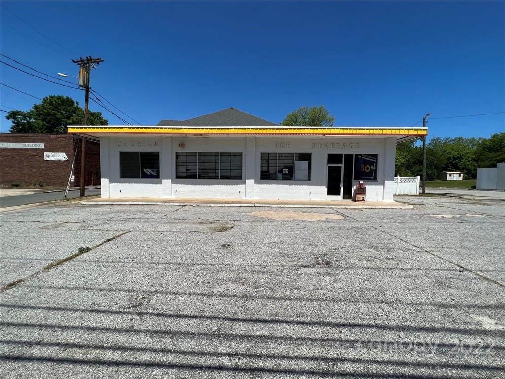902 Main Street - Photo 1