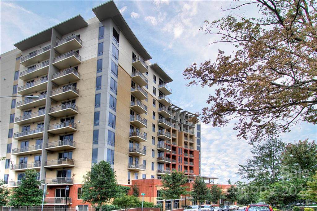 701 Royal Court - Photo 1