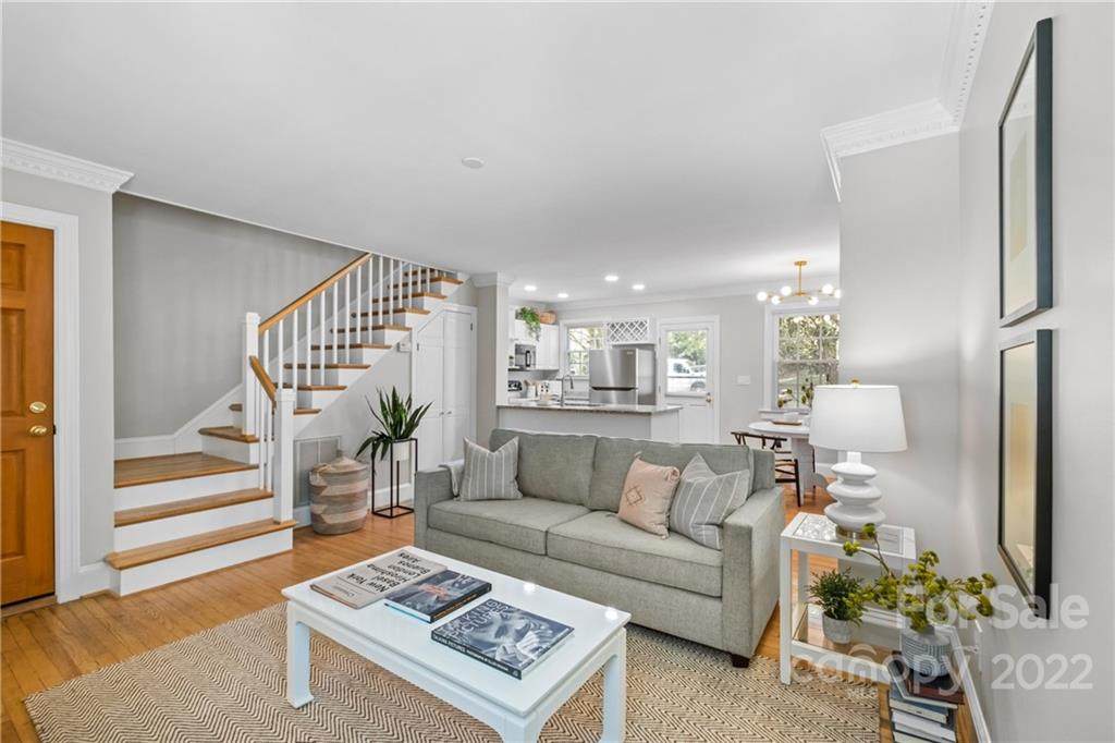 208 Wakefield Drive - Photo 1