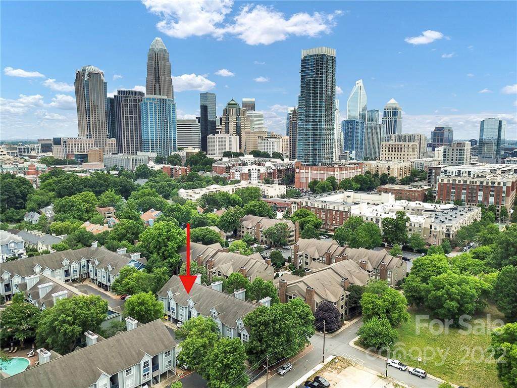 513 Graham Street - Photo 1