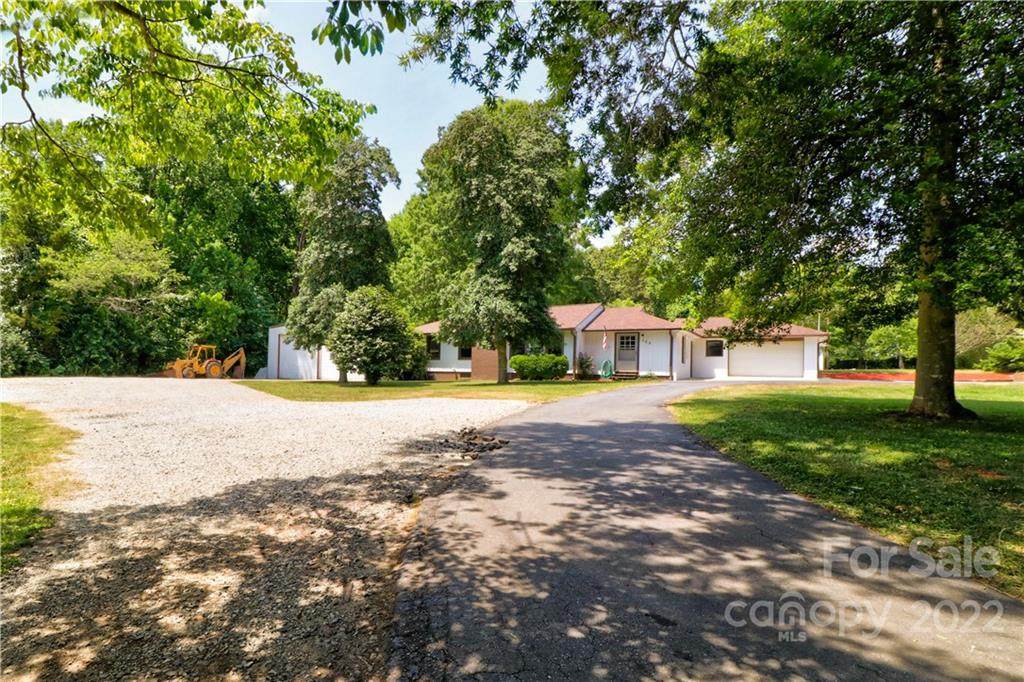 109 Shamrock Drive - Photo 1
