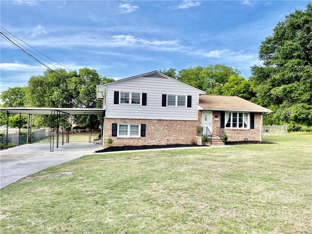 203 Chester Avenue - Photo 1