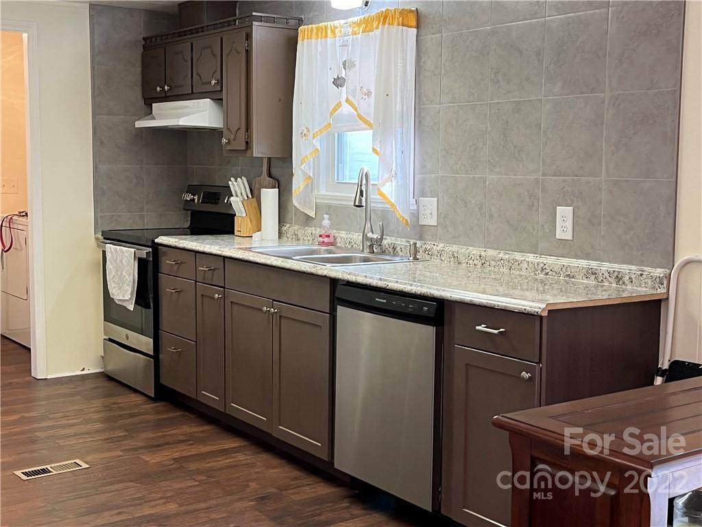 207 Cranbrook Circle - Photo 1