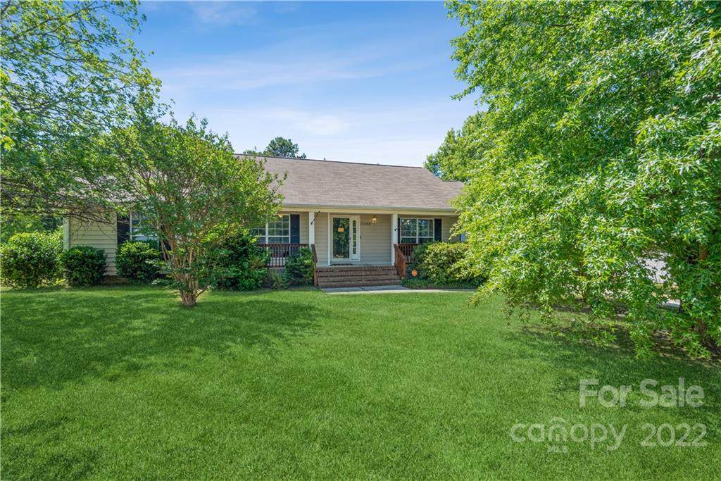 11008 Hunters Trace - Photo 1