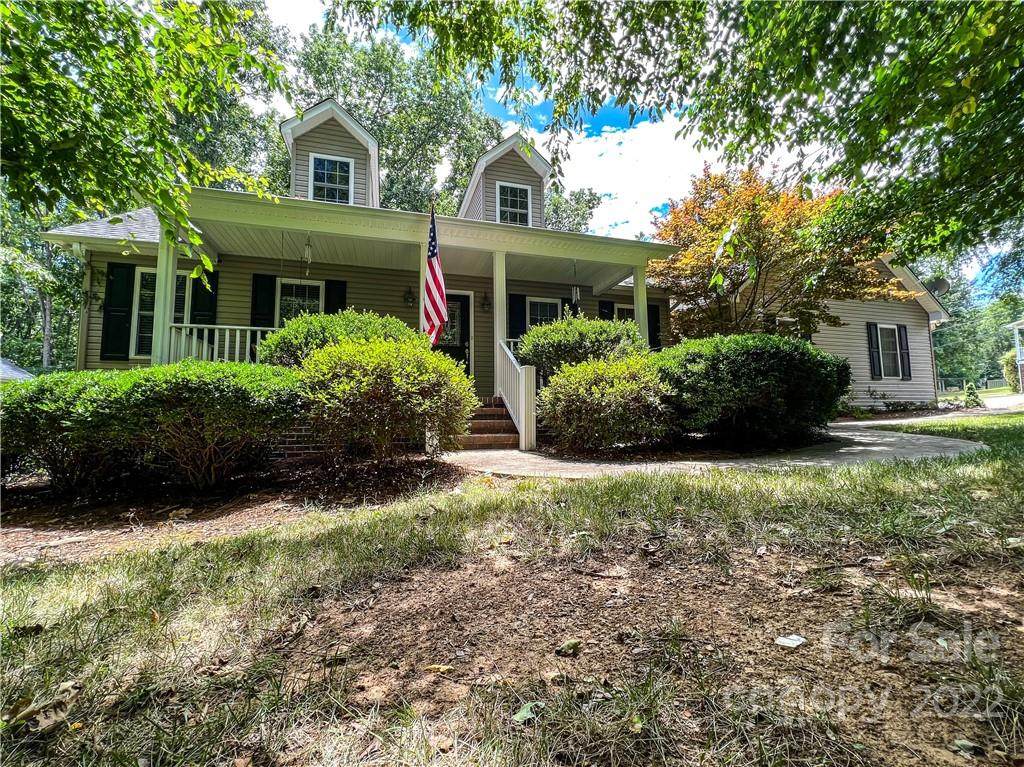 208 Royal Avenue - Photo 1