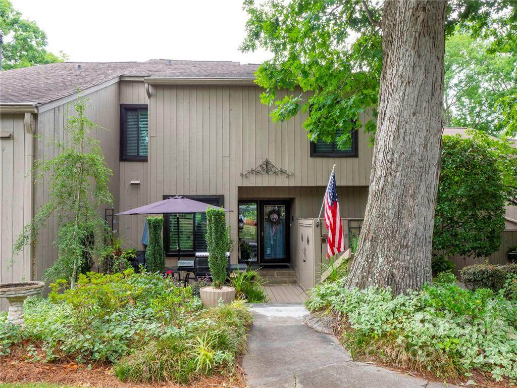 73 Ridgeport Road - Photo 1
