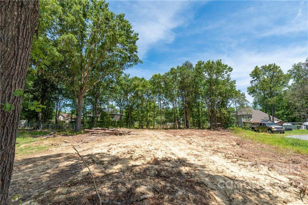 517 Picketts Circle - Photo 1