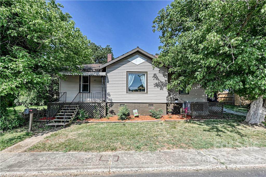 327 Mayflower Avenue - Photo 1