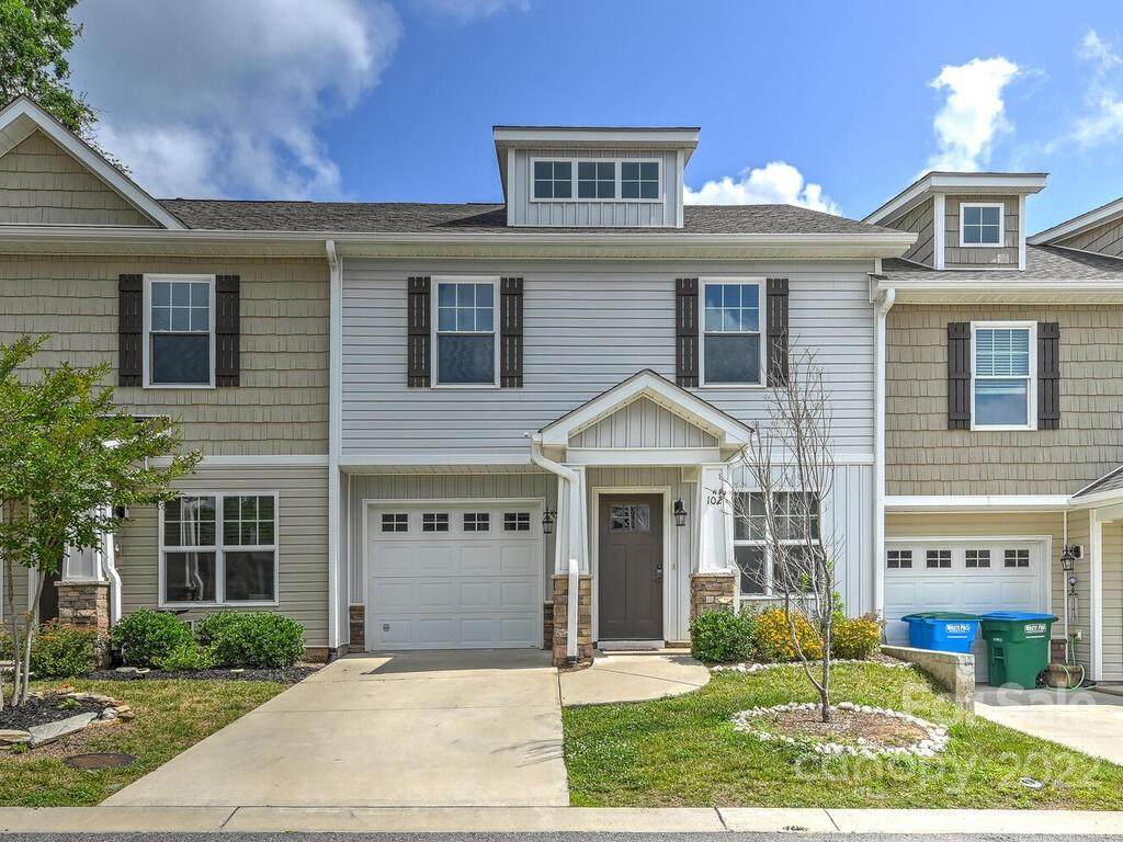 102 Monmouth Way - Photo 1