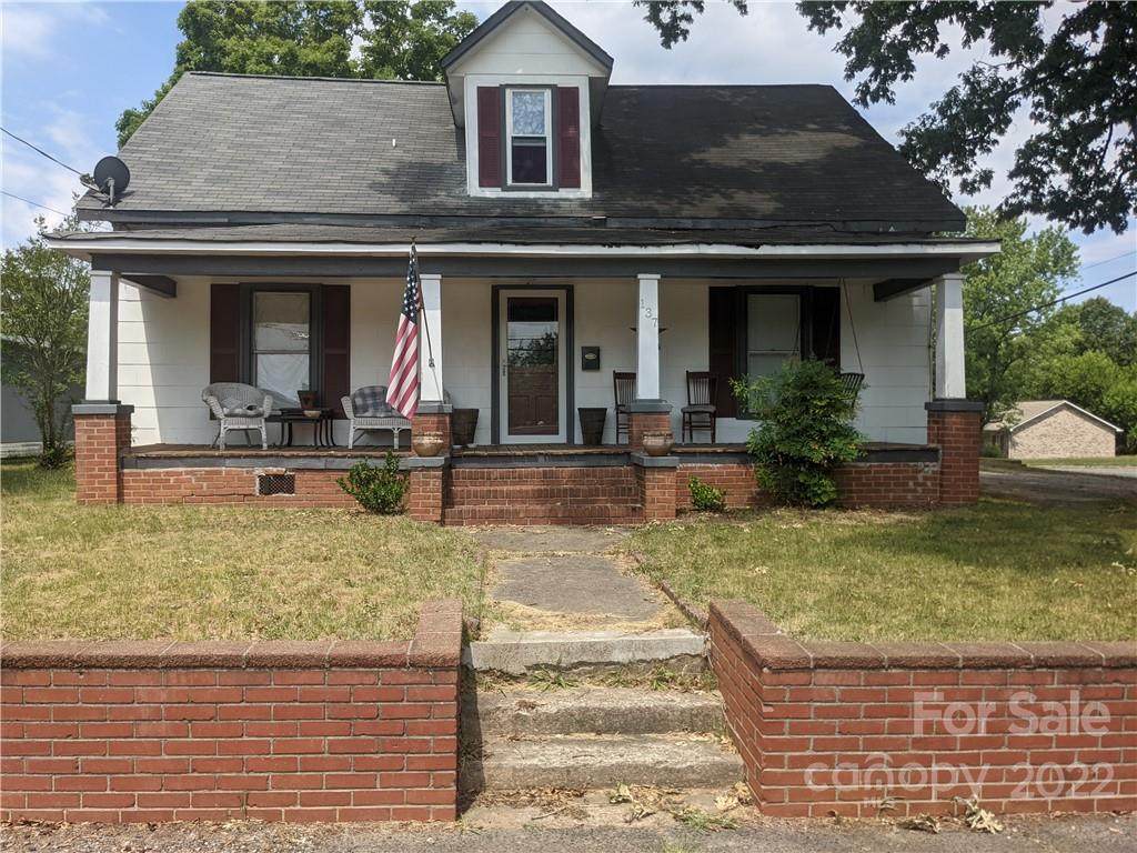 137 12th Street - Photo 1