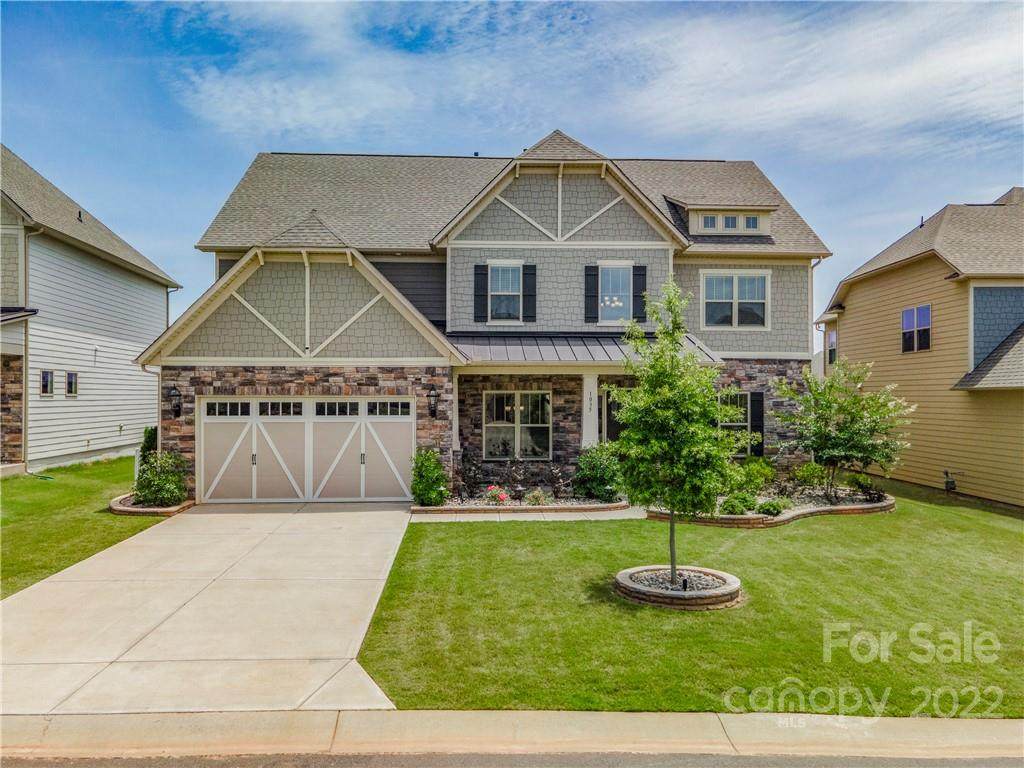 1035 Wellington Avenue - Photo 1