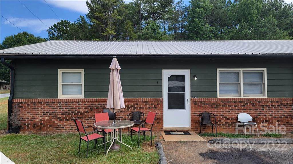 111, 114, 126 Farmside Drive - Photo 1