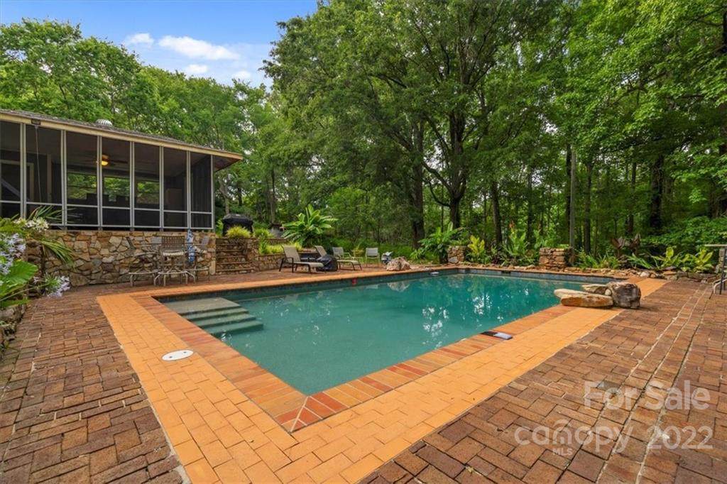 2790 Springvalley Road - Photo 1