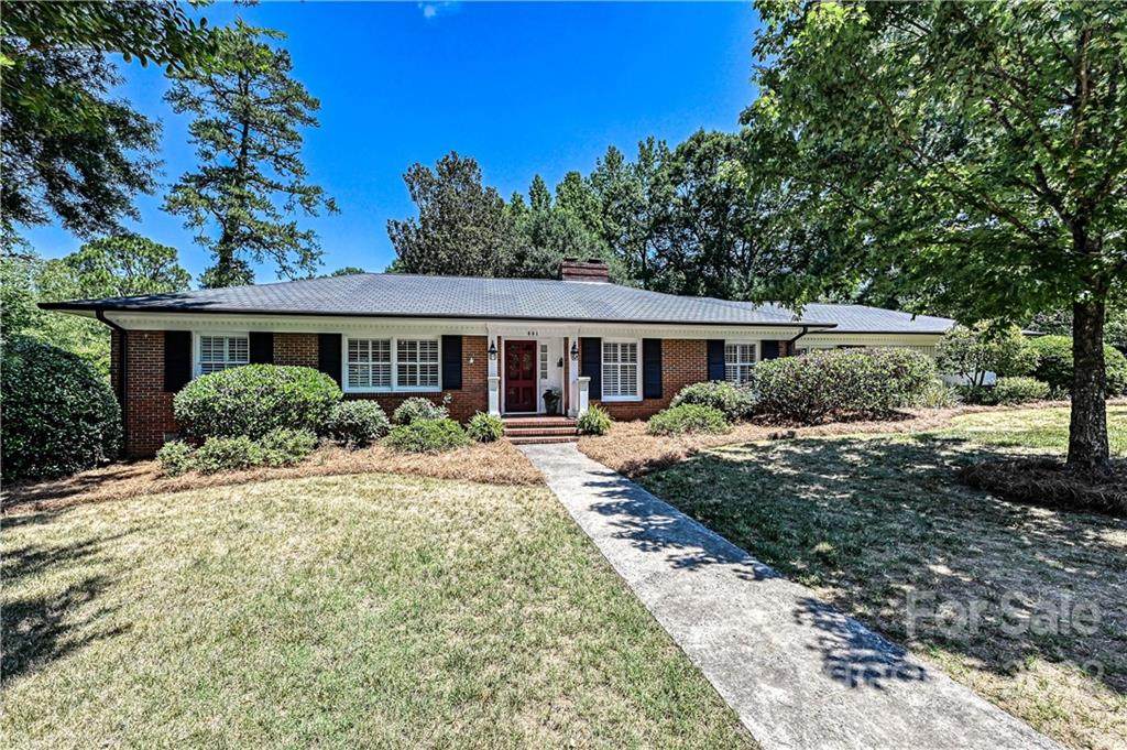 601 Nottingham Drive - Photo 1