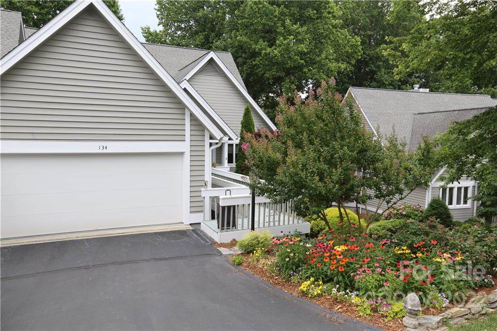 134 Overlook Drive - Photo 1
