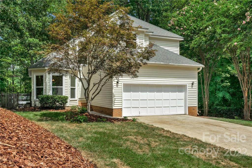 203 Colonial Avenue - Photo 1