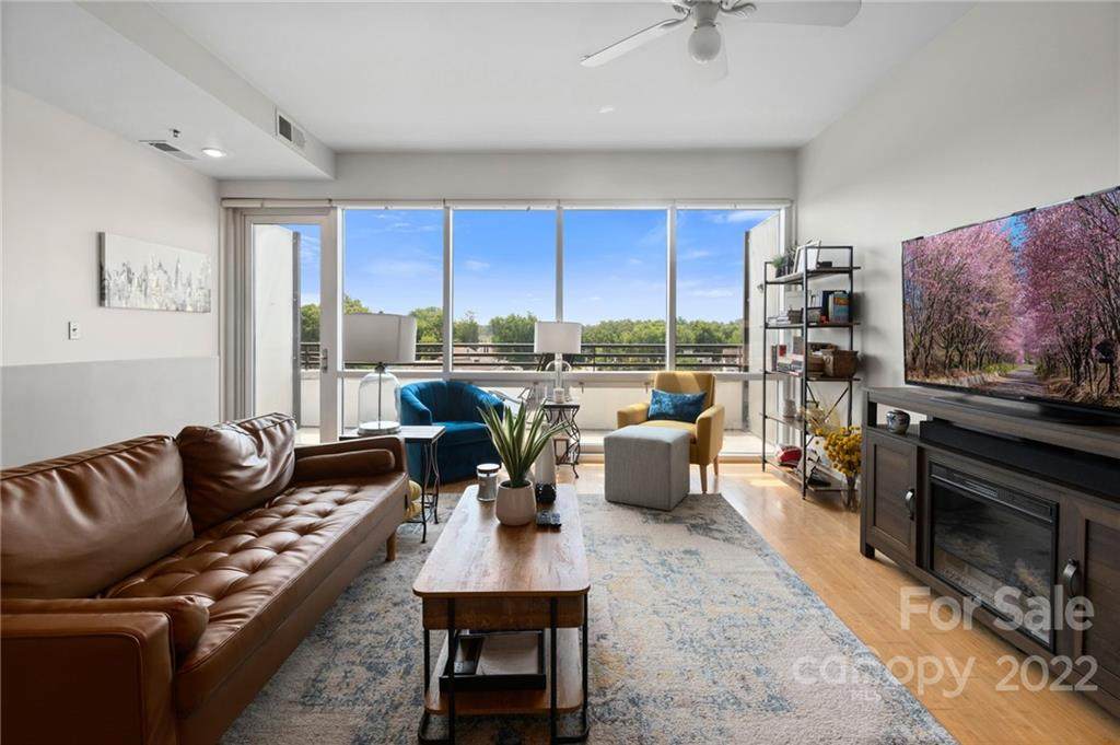 1133 Metropolitan Avenue - Photo 1