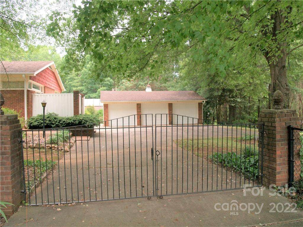 4060 Hickory Highway - Photo 1
