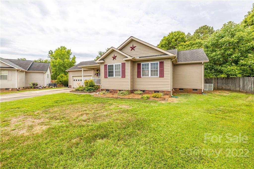 1035 Stirrup Place - Photo 1