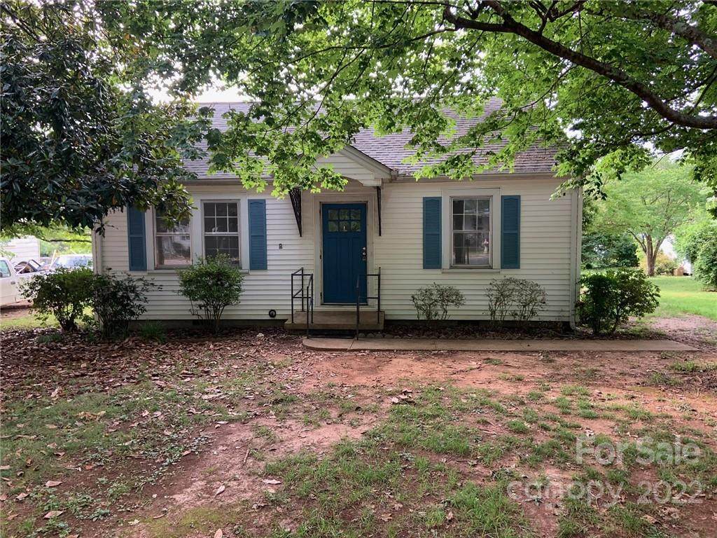 407 Circle Drive - Photo 1