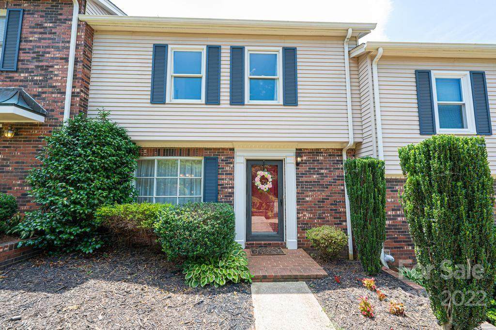 2705 Center Street - Photo 1