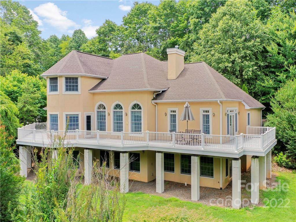 306 Summerset Drive - Photo 1