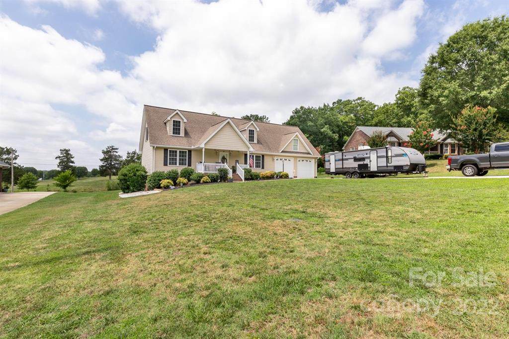 207 Royal Avenue - Photo 1