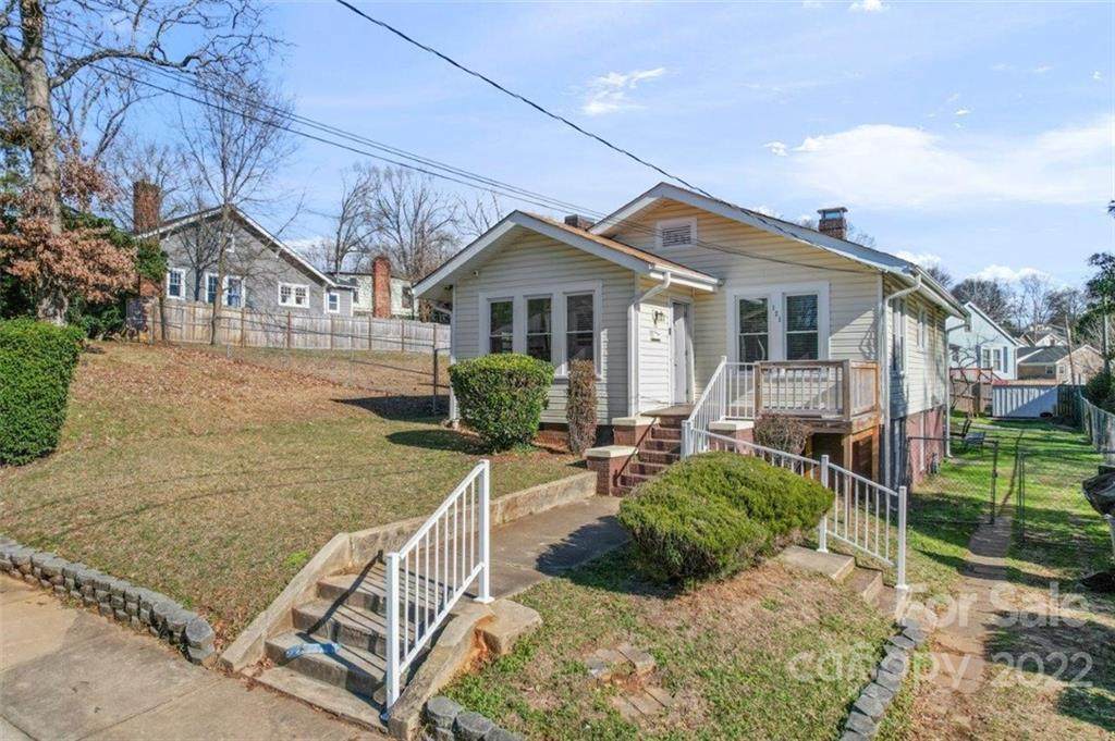 121 Walnut Avenue - Photo 1
