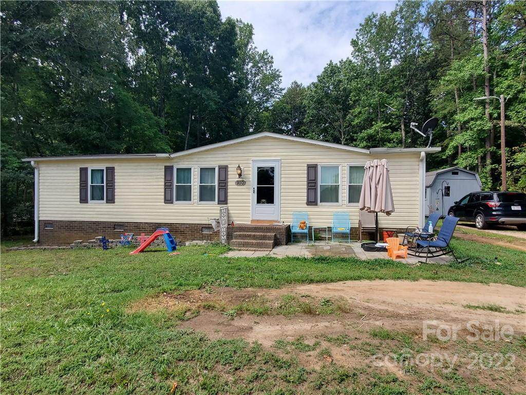 104 Edgewood Drive - Photo 1