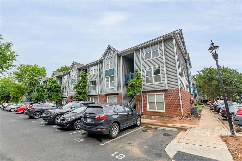 505 Graham Street - Photo 1