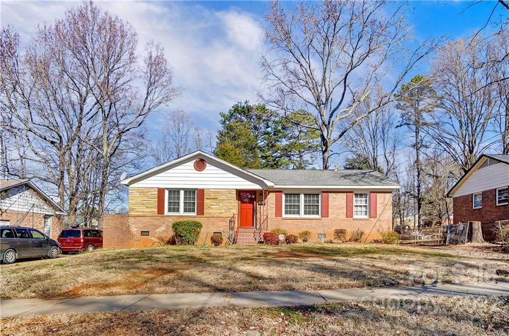 2816 Wedgefield Drive - Photo 1
