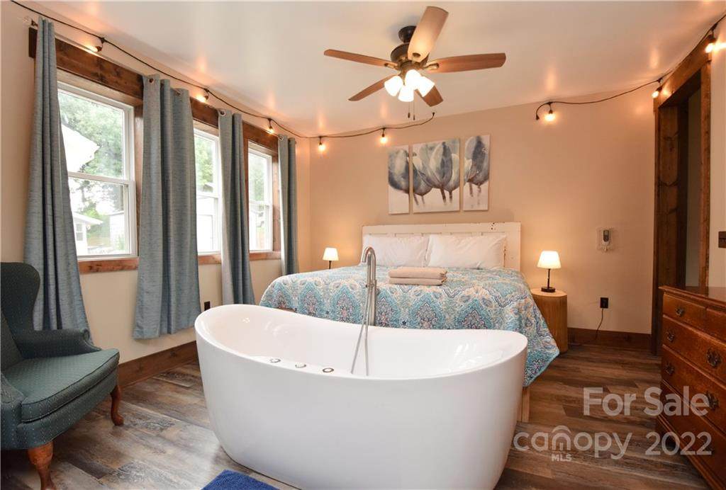 144 Oakland Circle - Photo 1