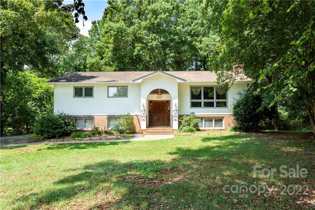 3042 Longwood Drive - Photo 1