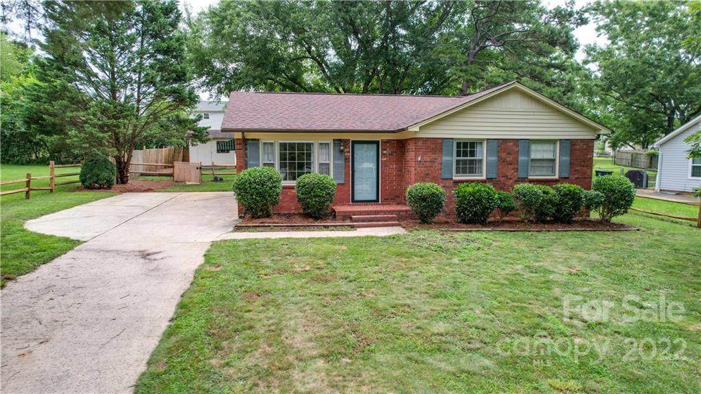 5802 Hillcrest Circle - Photo 1