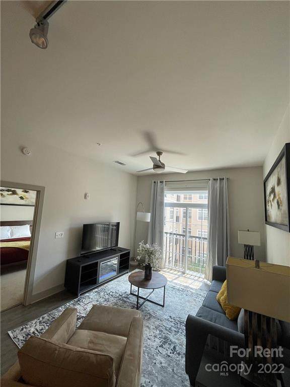 905 Kenilworth Avenue - Photo 1