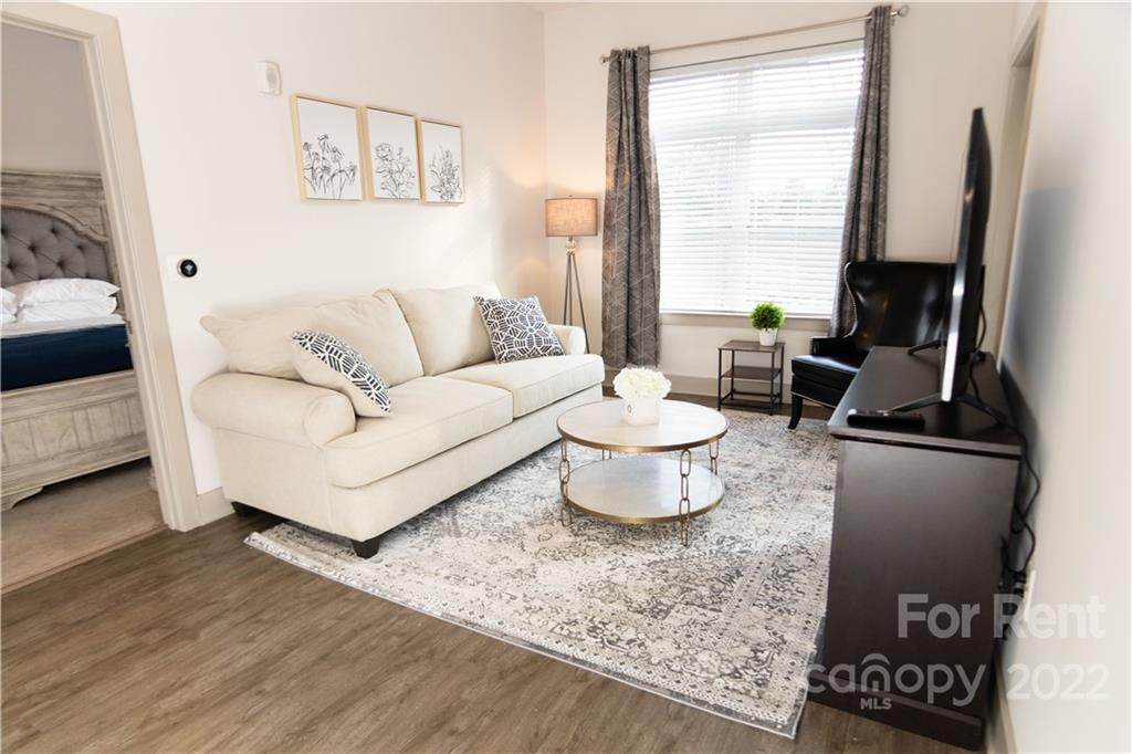 905 Kenilworth Avenue - Photo 1