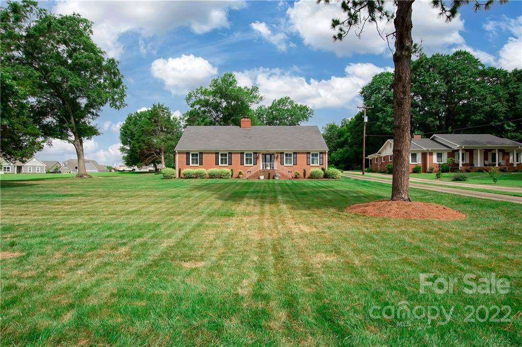 104 Country Club Drive - Photo 1
