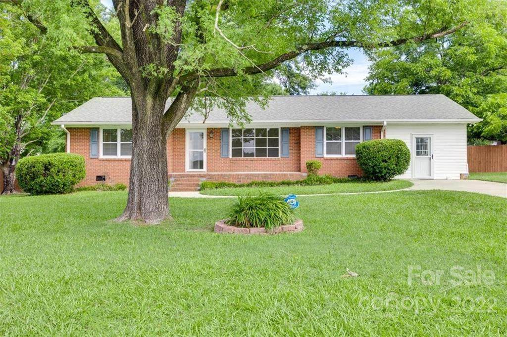 527 Carolina Drive - Photo 1