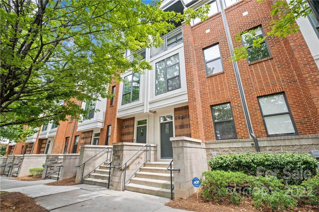 522 N Mcdowell Street - Photo 1