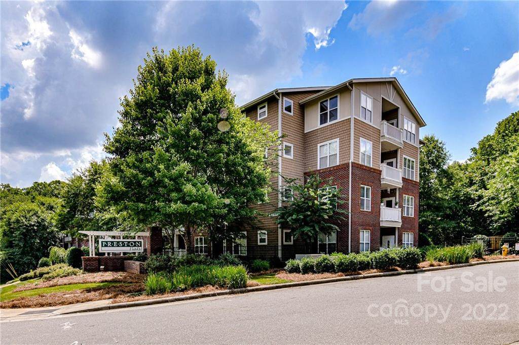 1000 Woodlawn Road - Photo 1