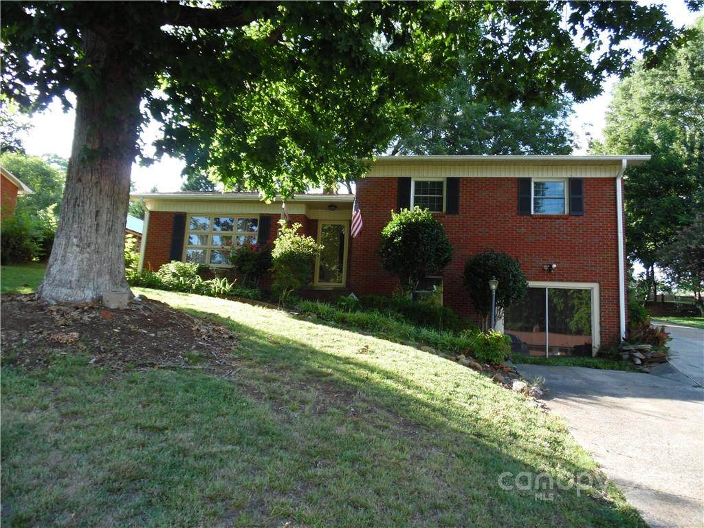 712 Westside Drive - Photo 1