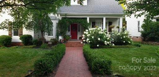142 Lynbrook Drive - Photo 1
