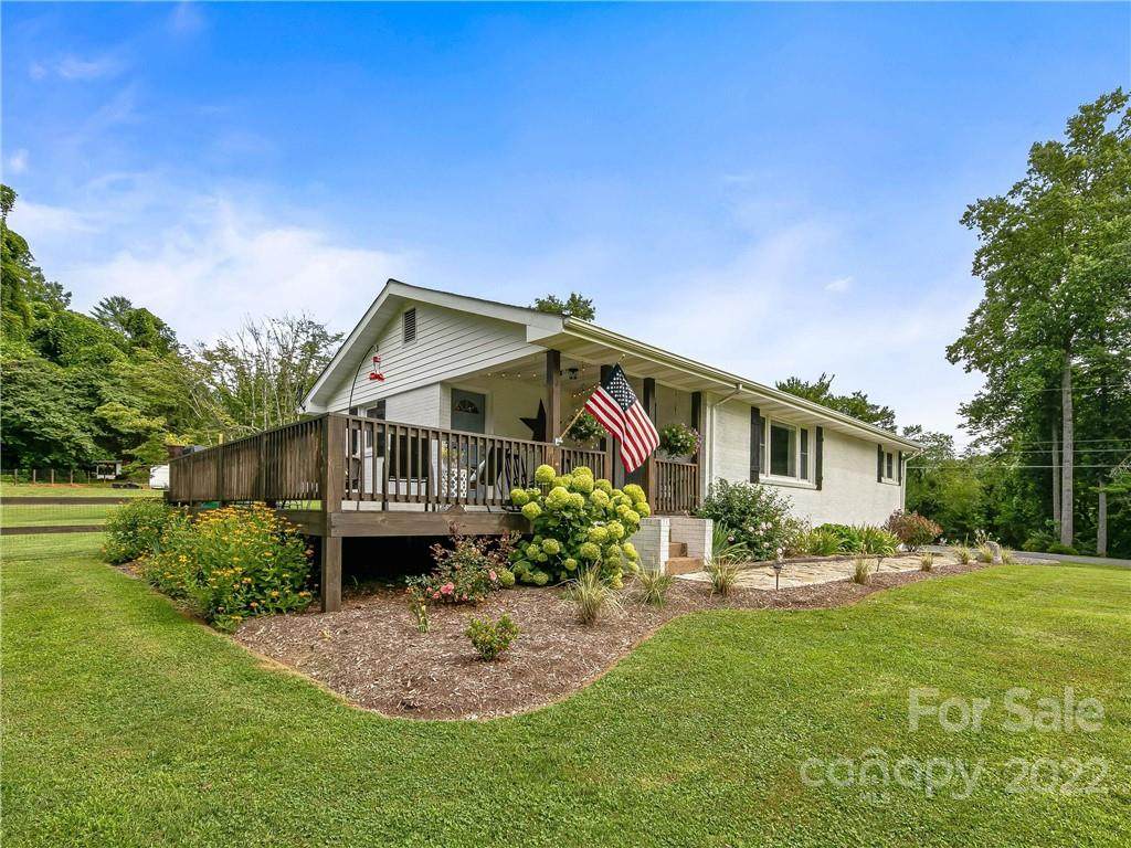 271 King Circle - Photo 1