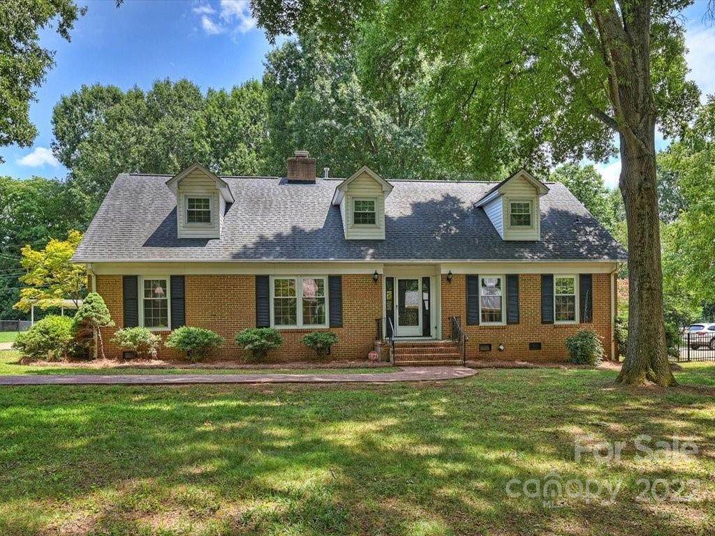 1013 Lansdowne Road - Photo 1