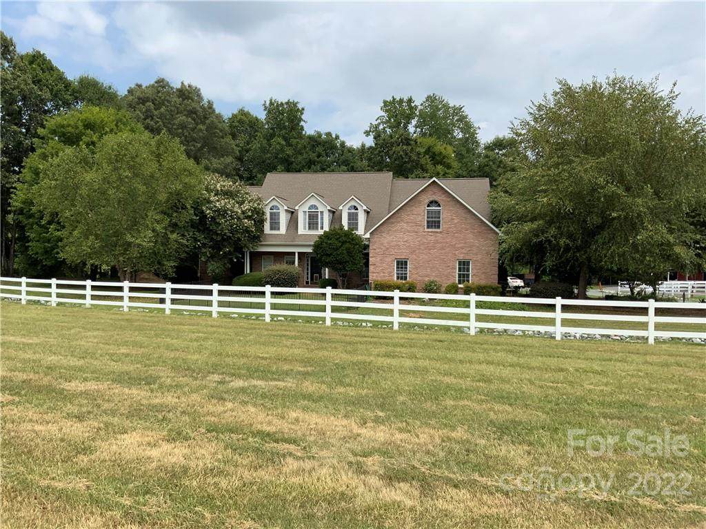 565 Trexler Loop - Photo 1